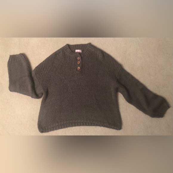 Pink Lily Kicked Back Charcoal Henley Sweater size Small - Picture 3 of 6
